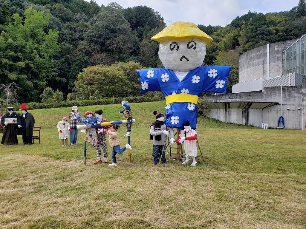 やまくにかかしワールド が始まりました